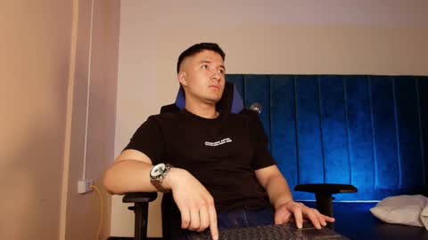 ethanconnor_ online show from October 7, 12:13 pm