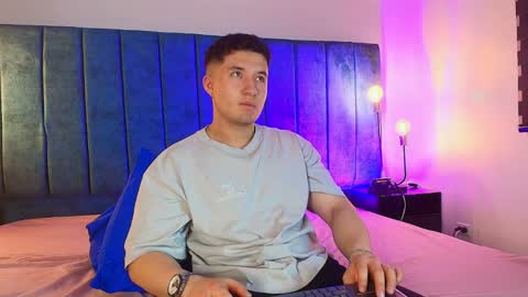 ethanconnor_ online show from April 3, 12:58 pm