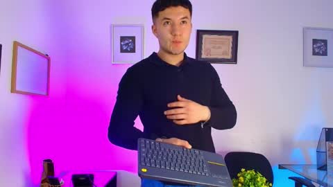 ethanconnor_ online show from April 4, 12:57 pm