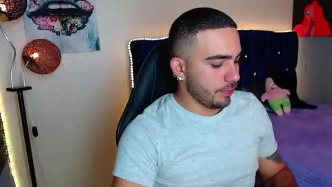 Snapshot of ethanhairy chatting on April 28, 7:08 pm Ethan online show from April 28, 7:08 pm