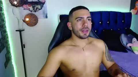 Snapshot of ethanhairy chatting on May 4, 9:44 pm Ethan online show from May 4, 9:44 pm