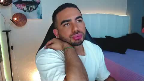 Snapshot of ethanhairy chatting on May 27, 9:34 pm Ethan online show from May 27, 9:34 pm