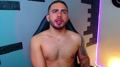 Snapshot of ethanhairy chatting on June 29, 7:03 pm Ethan online show from June 29, 7:03 pm