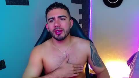Snapshot of ethanhairy chatting on July 1, 7:24 pm Ethan online show from July 1, 7:24 pm