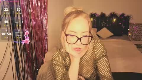 Isabelle online show from January 16, 10:25 pm