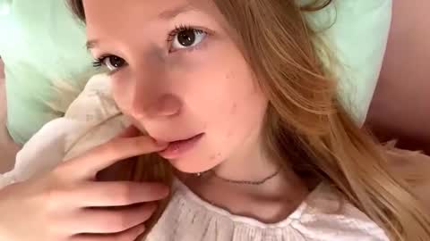 Snapshot of eugenakhouri chatting on September 11, 5:40 am Lana online show from September 11, 5:40 am