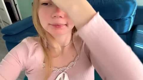 Snapshot of eugenakhouri chatting on September 26, 5:22 am Lana online show from September 26, 5:22 am