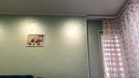 Snapshot of eugenakhouri chatting on September 29, 5:12 am Lana online show from September 29, 5:12 am