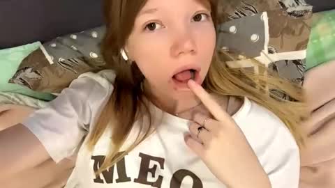 Snapshot of eugenakhouri chatting on October 12, 5:28 am Lana online show from October 12, 5:28 am