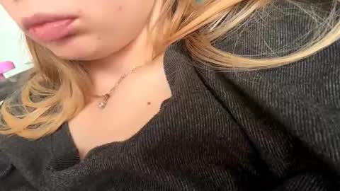 Snapshot of eugenakhouri chatting on October 16, 8:15 am Lana online show from October 16, 8:15 am