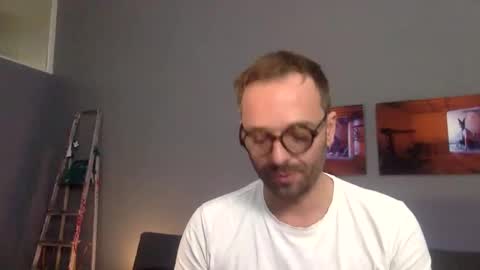 Snapshot of euginehot chatting on December 15, 12:09 pm euginehot online show from December 15, 12:09 pm