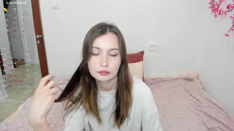 Veronica Tiia Lilith left to right online show from February 21, 11:39 pm