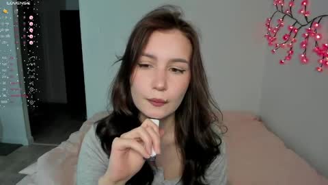 Veronica Tiia Lilith left to right online show from April 21, 9:06 pm