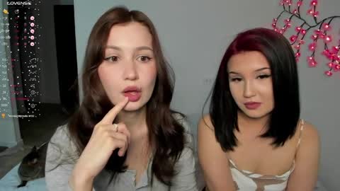 Veronica Tiia Lilith left to right online show from April 24, 8:11 pm