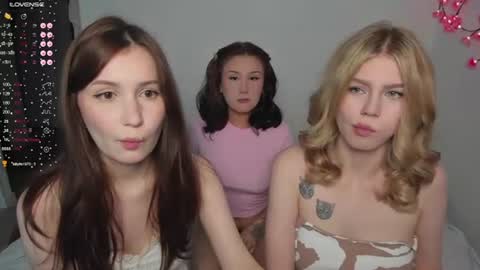 Snapshot of eumomino chatting on July 8, 7:51 pm Veronica Tiia Lilith left to right online show from July 8, 7:51 pm