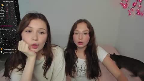 Snapshot of eumomino chatting on July 27, 7:21 pm Veronica Tiia Lilith left to right online show from July 27, 7:21 pm