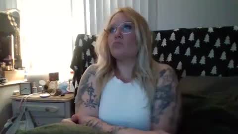 Hunter and Linzzy online show from February 21, 8:40 am