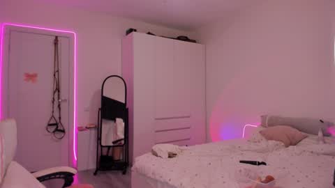 Eva Davis online show from January 12, 5:13 am