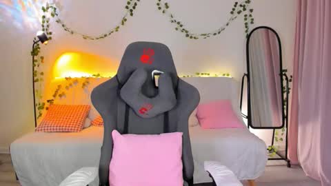 Eva Davis online show from September 21, 2:13 am