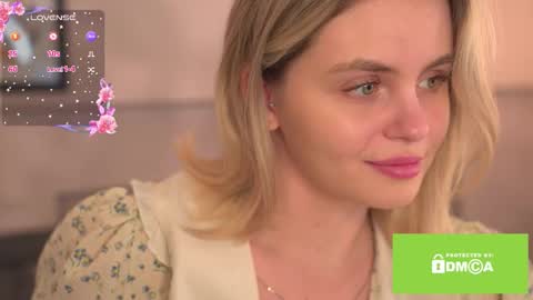 Snapshot of eva_eva00 chatting on December 3, 3:32 pm Evienne online show from December 3, 3:32 pm