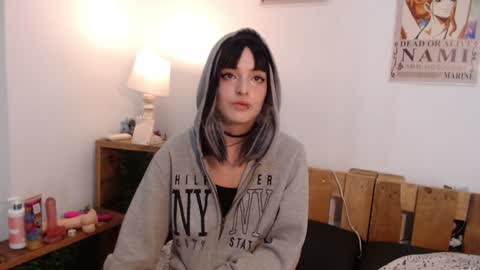 E V A online show from December 4, 2:20 am