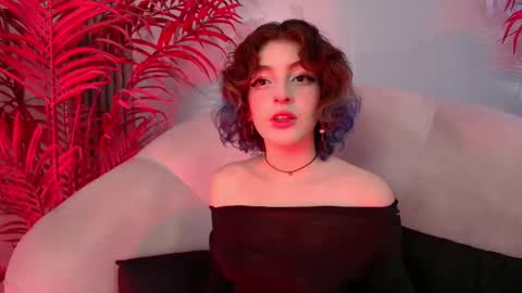 E V A online show from December 4, 8:39 pm