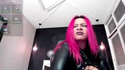 Snapshot of eva_hot_1 chatting on May 5, 1:08 pm eva_hot_1 online show from May 5, 1:08 pm