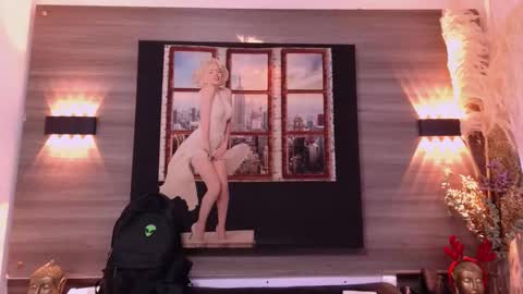 Snapshot of eva_monwalker chatting on November 15, 6:37 pm Eva cute online show from November 15, 6:37 pm