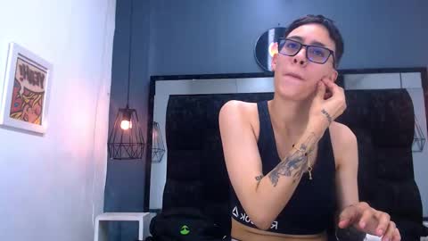 Snapshot of eva_monwalker chatting on November 19, 4:51 pm Eva cute online show from November 19, 4:51 pm