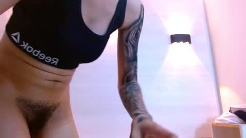 Snapshot of eva_monwalker chatting on November 25, 6:08 pm Eva cute online show from November 25, 6:08 pm