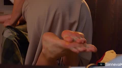 Hi there i am Eva and i wish create a nice community with you so join my Ticket Show for more pleasure online show from November 30, 1:15 pm