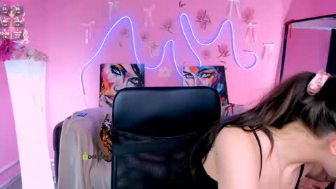 Snapshot of eva_smiith_ chatting on May 29, 5:49 am Eva online show from May 29, 5:49 am