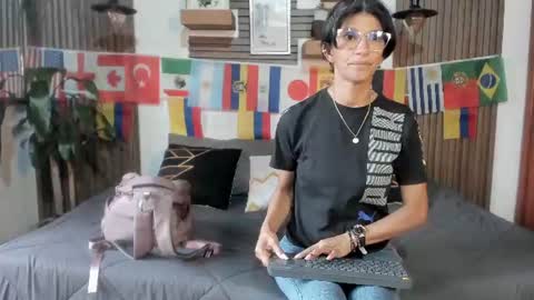 Snapshot of evaa_campbell chatting on June 25, 12:09 pm Eva online show from June 25, 12:09 pm