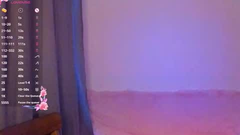 evabradly online show from October 27, 6:23 pm