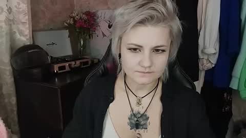 Snapshot of evabrownie chatting on February 15, 11:50 am Eva Brownie online show from February 15, 11:50 am