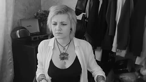 Snapshot of evabrownie chatting on February 18, 8:27 am Eva Brownie online show from February 18, 8:27 am