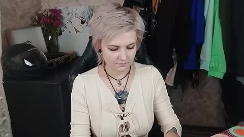 Snapshot of evabrownie chatting on February 21, 12:28 pm Eva Brownie online show from February 21, 12:28 pm