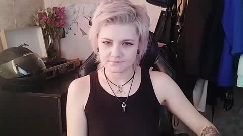 Snapshot of evabrownie chatting on February 24, 8:49 am Eva Brownie online show from February 24, 8:49 am