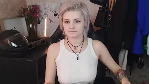 Snapshot of evabrownie chatting on February 24, 12:05 pm Eva Brownie online show from February 24, 12:05 pm