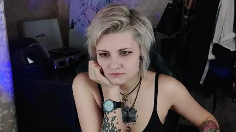 Snapshot of evabrownie chatting on March 5, 12:11 pm Eva Brownie online show from March 5, 12:11 pm