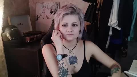 Snapshot of evabrownie chatting on March 8, 11:27 am Eva Brownie online show from March 8, 11:27 am