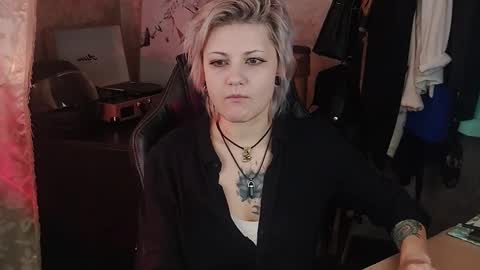 Snapshot of evabrownie chatting on March 9, 11:47 am Eva Brownie online show from March 9, 11:47 am