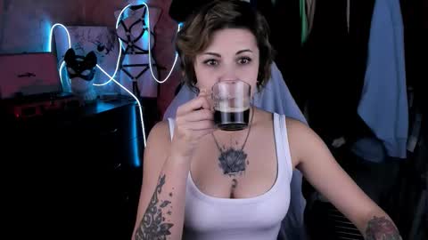 Snapshot of evabrownie chatting on October 21, 2:51 pm Eva Brownie online show from October 21, 2:51 pm