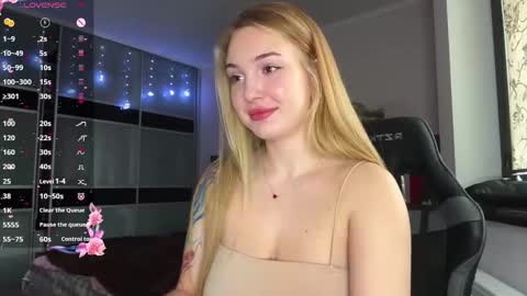 Snapshot of evacarter1 chatting on November 18, 10:09 am evacarter1 online show from November 18, 10:09 am