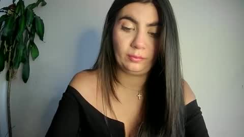 evacollins12 online show from January 28, 10:45 pm