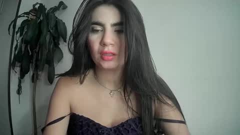 evacollins12 online show from February 6, 3:27 am