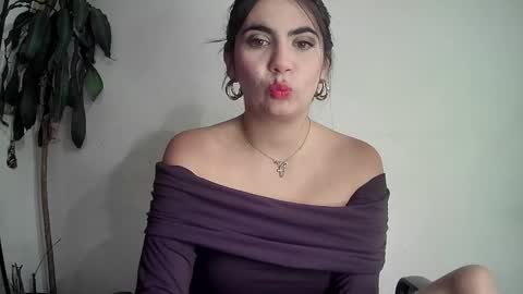 evacollins12 online show from February 9, 3:22 am
