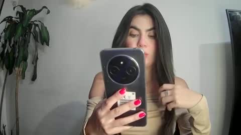 evacollins12 online show from March 12, 11:12 pm