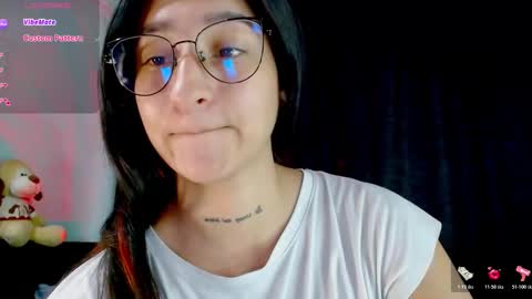 Snapshot of evah_lee chatting on October 23, 1:38 am Evah Lee online show from October 23, 1:38 am