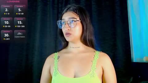 Snapshot of evah_lee chatting on November 30, 3:21 am Evah Lee online show from November 30, 3:21 am